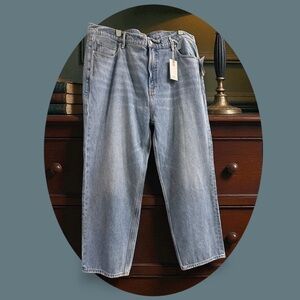 Good American Good Straight Jeans.
NWT. Size : 16